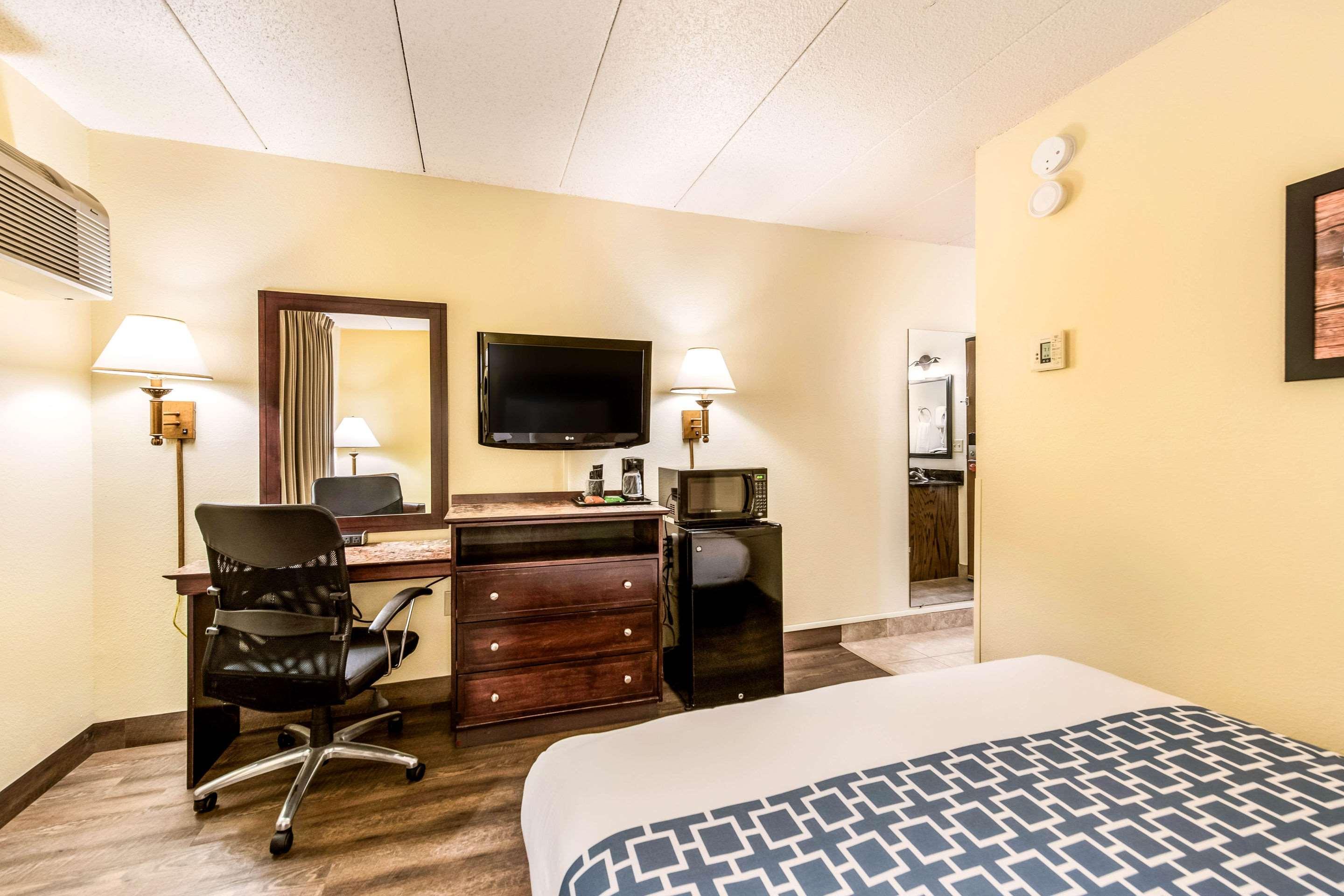 Econo Lodge Mayo Clinic Area Rochester Exterior photo