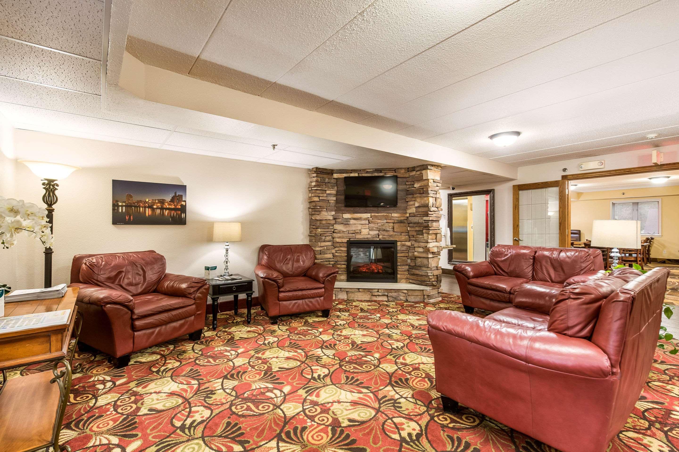 Econo Lodge Mayo Clinic Area Rochester Exterior photo